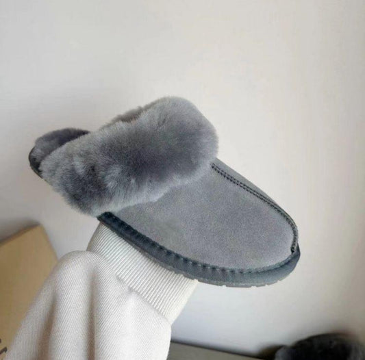 Uggé Fluffy Slippers